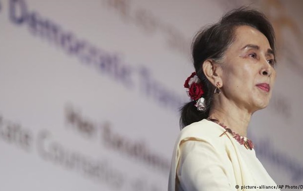 Канада позбавила лідера М янми почесного громадянства