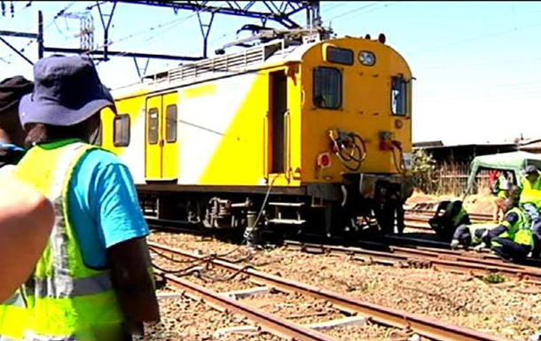 В ЮАР столкнулись два поезда, более 300 пострадавших