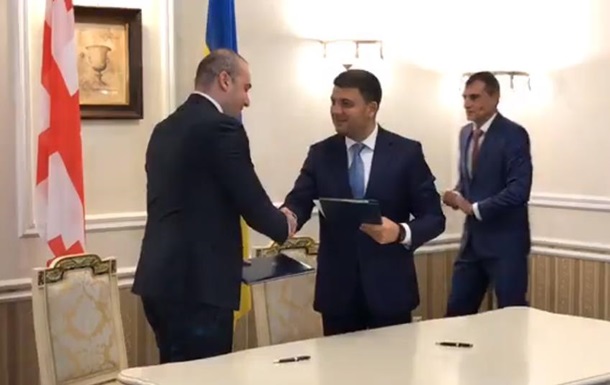 Украина и Грузия подписали соглашение о поездках по ID-картам