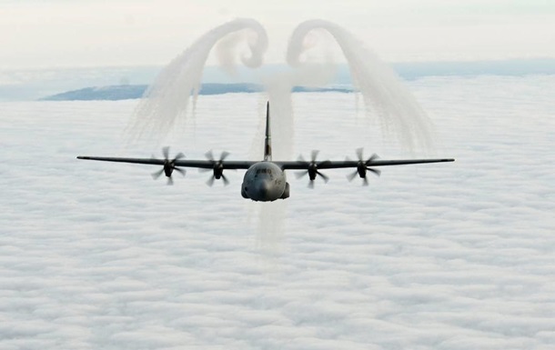 В Україну прибули американські військові літаки