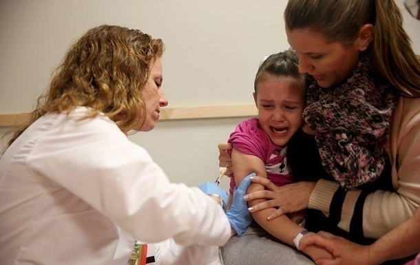В аптеки України почали завозити вакцини від грипу