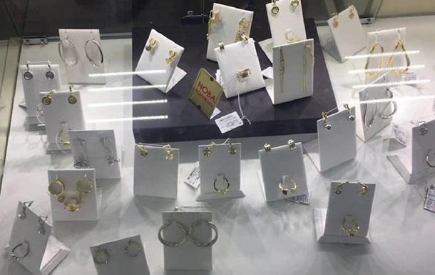 В Киеве продавец обокрала ювелирный магазин на 1,2 млн гривен