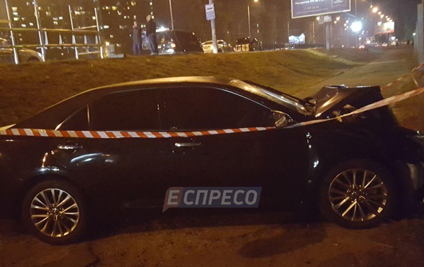 Пьяный водитель в Киеве устроил тройное ДТП