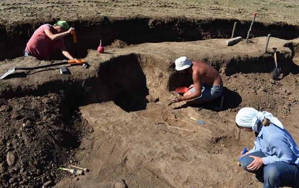 У Херсонській області розкопали  сенсаційний  курган