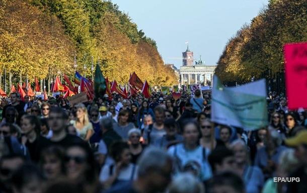 В Берлине на марш против расизма вышли 240 тысяч человек