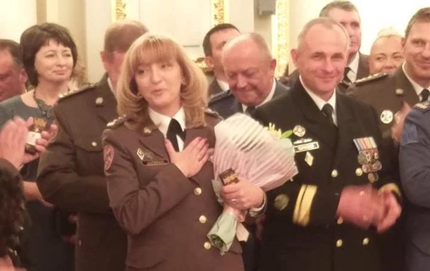 Порошенко впервые присвоил женщине звание генерала