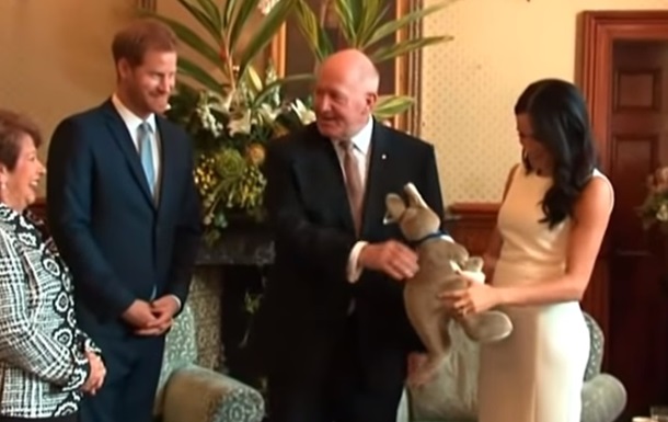 Принца Гаррі і дружину привітали в Австралії з очікуванням дитини