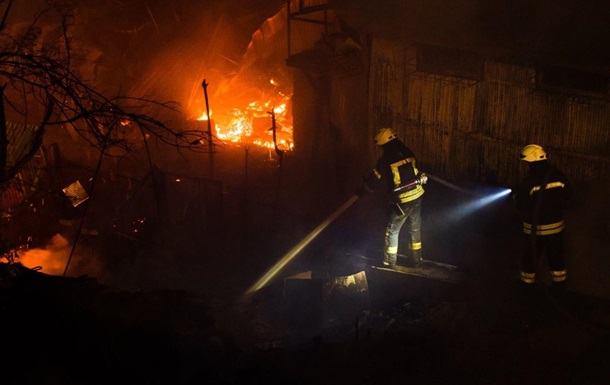 В Одесі пожежа знищила 16 пляжних будиночків