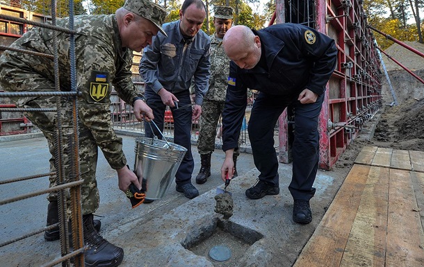 Турчинов заклав капсулу на будівництві штаб-квартири зовнішньої розвідки