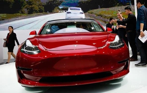 Tesla знизила ціну на Model 3