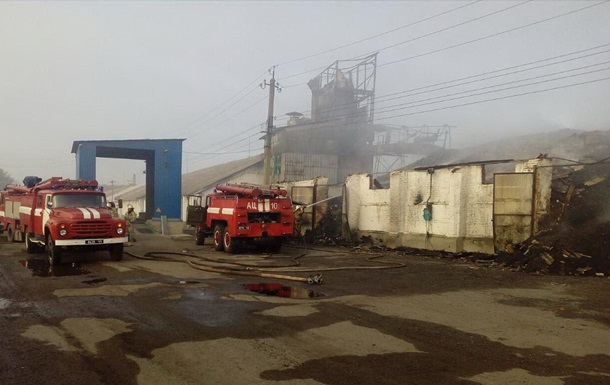 У Харківській області загорілися зерносклади