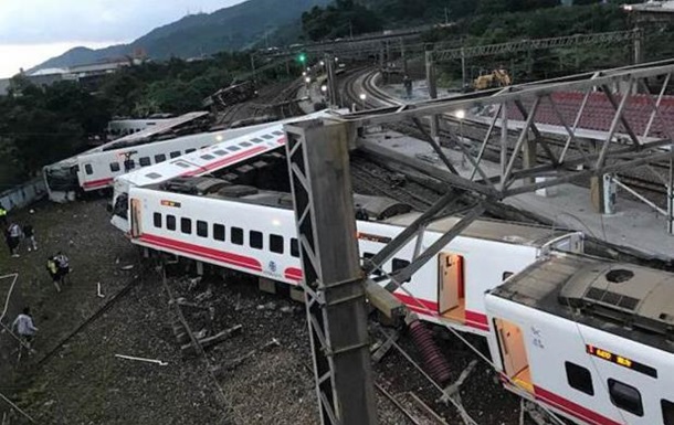 Аварія з потягом на Тайвані: 17 жертв