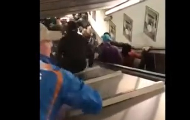 У метро Рима зламався ескалатор з футбольними фанатами, є поранені