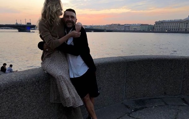 Сергій Шнуров показав свою нову дружину