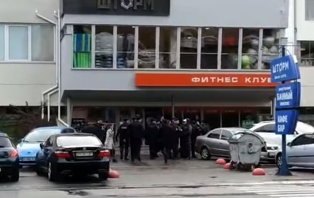 Під час бійки біля суду Одеси постраждали поліцейські