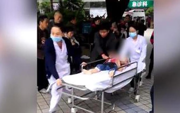 Китаянка с ножом напала на детсад: ранены 14 детей