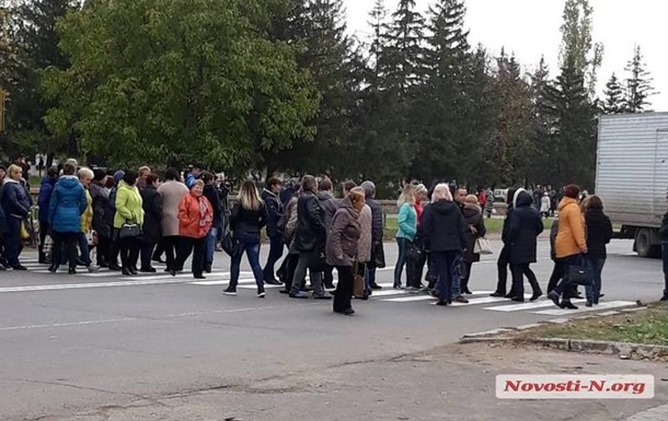 В Николаевской области медработники перекрыли трассу