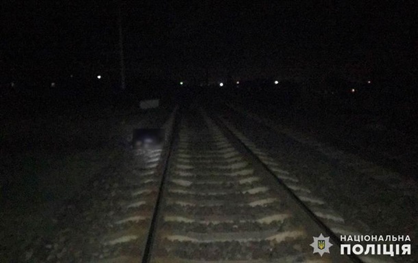 Под Славянском поезд сбил мужчину, сидевшего на рельсах