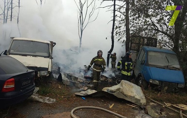 В Одессе масштабный пожар: горели свалка и автомобили