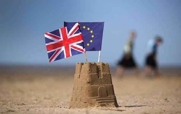 Министр по Brexit отрицает наличие договоренностей Мэй с Евросоюзом