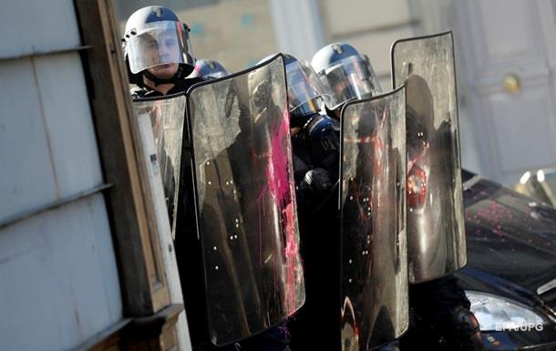 Более ста человек задержали во Франции за беспорядки на Хэллоуин