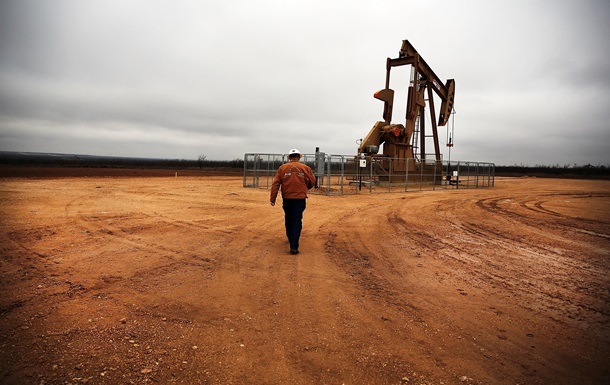 Нафта дешевшає на тлі антиіранських санкцій США