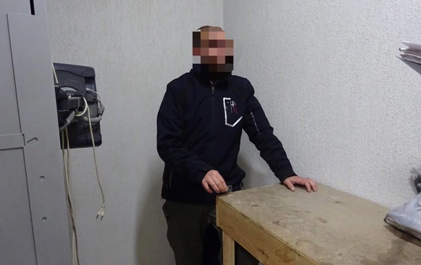 Інспектор СІЗО в Києві намагався пронести наркотики