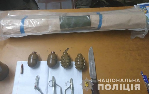 В метро Харькова задержали военного с гранатами