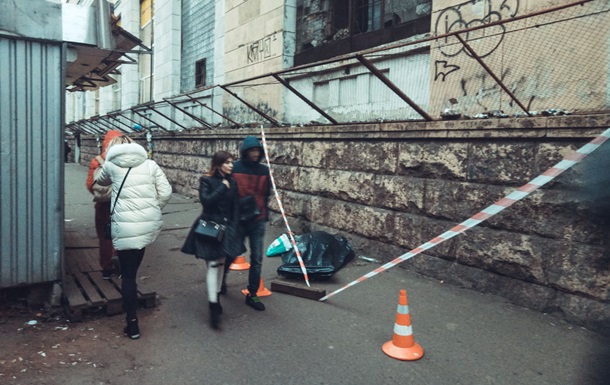 У Києві під Шулявським мостом помер чоловік