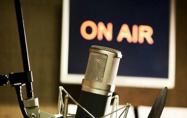 Порошенко заявил о перевыполнении радиостанциями языковых квот