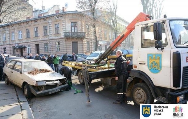 У Львові почали евакуацію автомобілів, які блокують рух