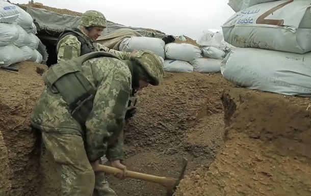 Військові на Донбасі готують передові позиції до зими