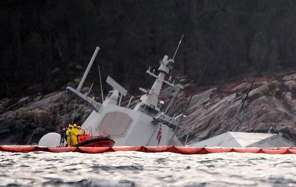 Норвежский фрегат ушел под воду после столкновения с танкером