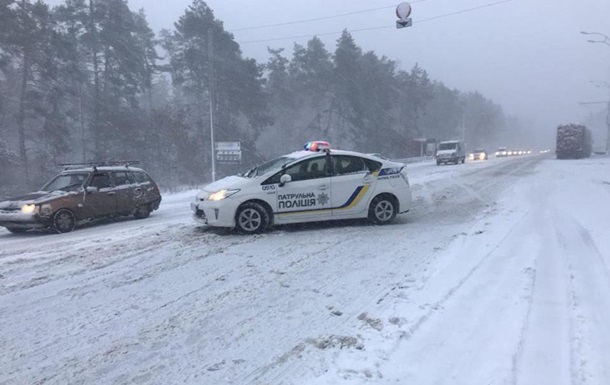 Снігопади в Києві: кількість ДТП зросла до 500