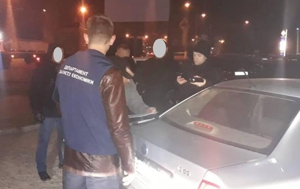У Миколаєві на хабарі затримали чиновника міськради