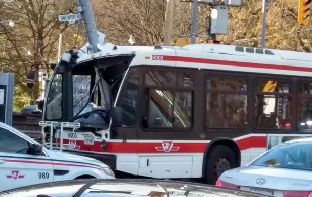 У Канаді 25 людей постраждали в ДТП з автобусом
