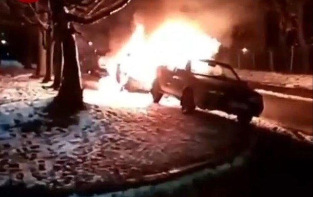 В Киеве прохожий спас от пожара чужое авто
