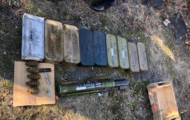В Торецке обнаружили крупный схрон боеприпасов и гранатомет