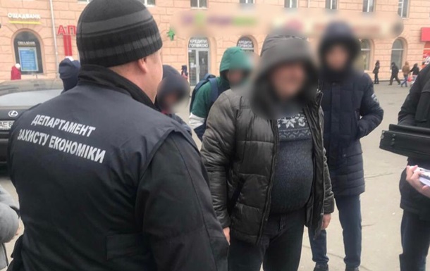 В Днепропетровской области на крупной взятке поймали подполковника ГФС