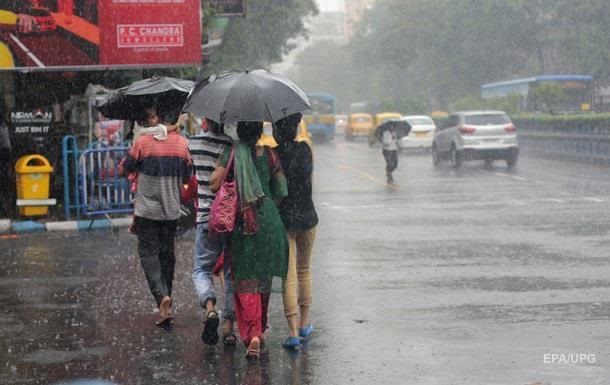 В Індії понад 30 людей загинули через циклон