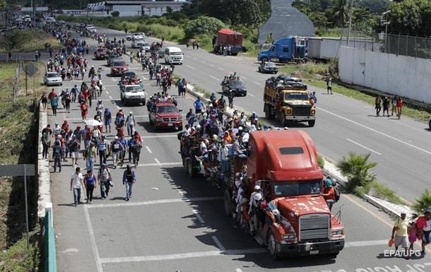 Новий караван мігрантів із Сальвадора попрямував до кордону США