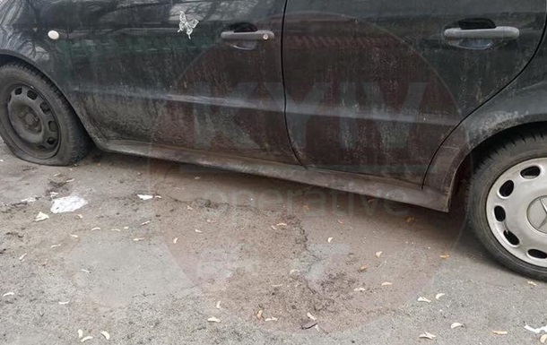У Києві порізали шини автомобілів на єврономерах