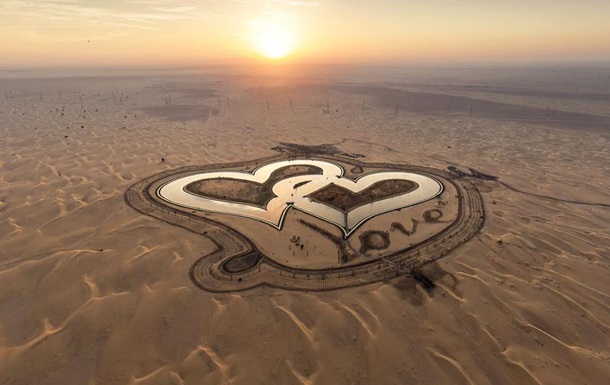 В Дубае появилось Озеро любви в виде двух сердец