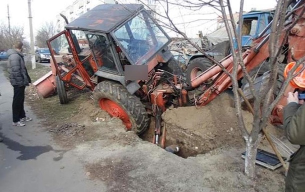 В Лубнах под колесами трактора погиб дорожный рабочий