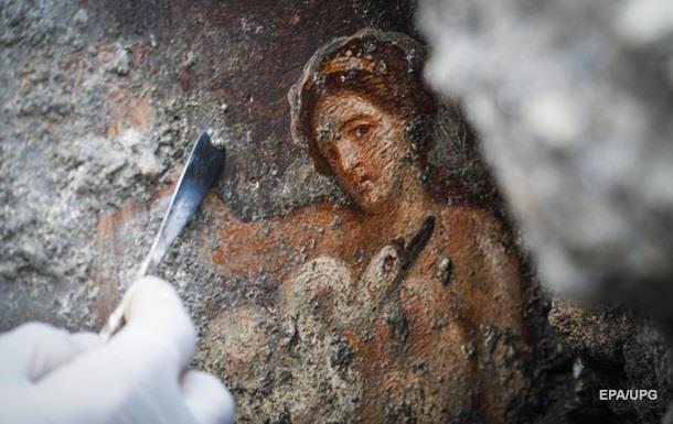 В Помпеях нашли сохранившуюся эротическую фреску