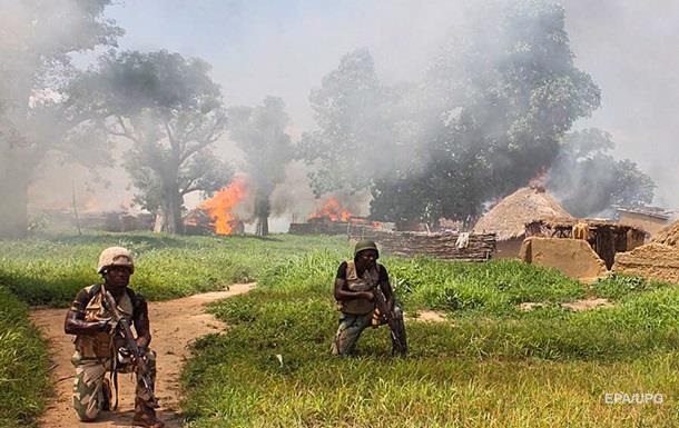 В Нигерии боевики сожгли военную базу