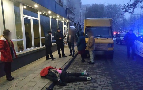 В Черновцах грузовик на тротуаре насмерть сбил женщину