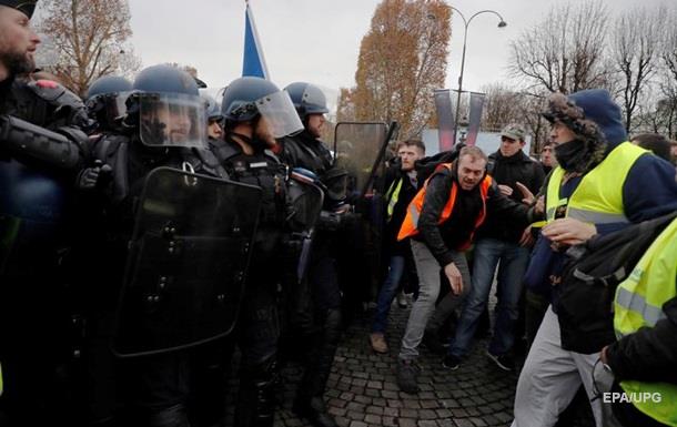Поліція Парижа застосувала силу проти мітингарів