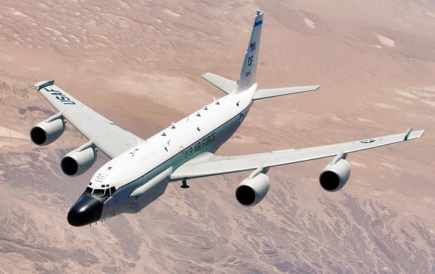 Военный самолет США направился к побережью Крыма