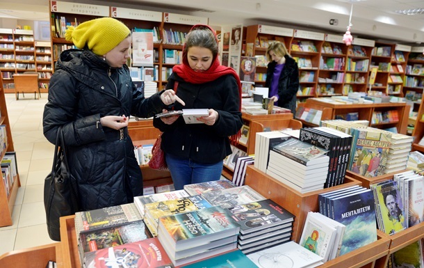 Третина українців не читають книги - опитування